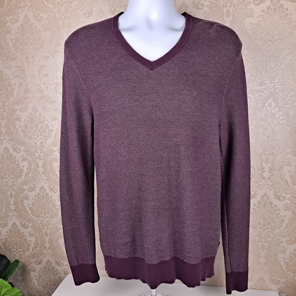 Michael Kors Size Medium men's Long Sleeve V-Neck Purple Sweater Ribbed Detail